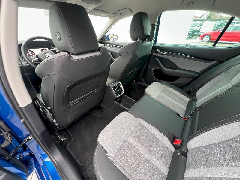 Škoda Octavia (2024) Liftback Top Selection 1.5 TSI - fotka 16 z 36