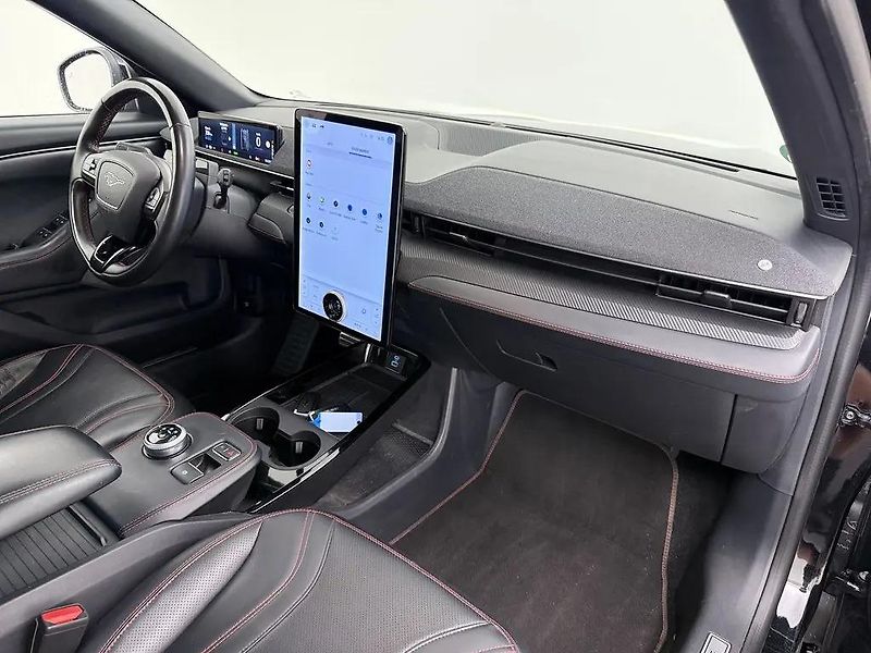 Ford Mustang Mach-E AWD 75kWh 198kW 1.Maj DPH - fotka 4 z 10
