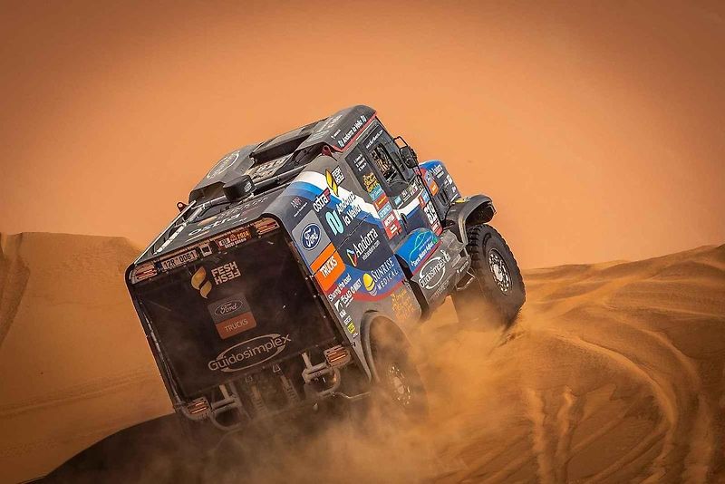 Šestapadesátiletý Andořan Albert Llovera z ostravského týmu Fesh Fesh, který je od osmnácti let upoután na invalidní vozík, zvládl letošní Rallye Dakar v kategorii kamionů na 17. místě.