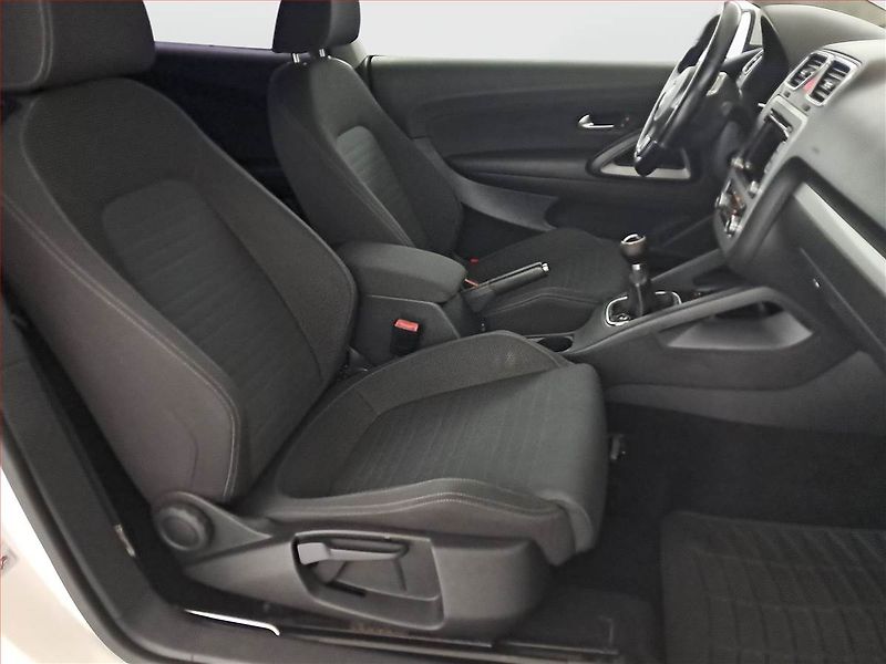 Volkswagen Scirocco (2010) Sport 1.4 TSI, Park. senzory - fotka 9 z 17