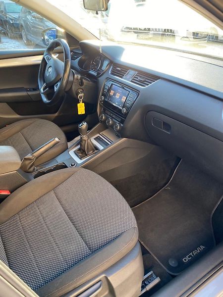 Škoda Octavia (2016) Škoda Octavia 1,6TDi TOP STAV - fotka 10 z 18