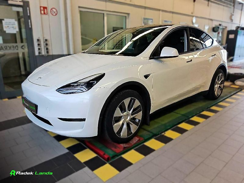 Tesla Model Y (2023) AWD Berlín | Dual Motor, AMD - fotka 1 z 3