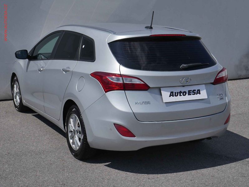 Hyundai i30 (2013) 1.6 CRDi, Klima, temp - fotka 6 z 14