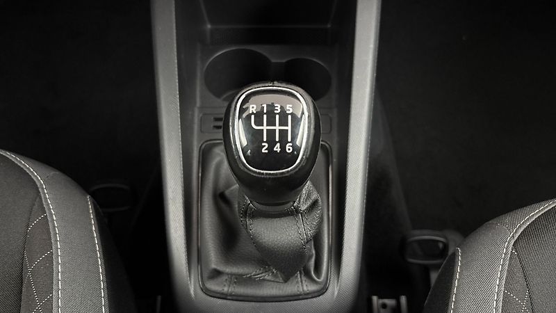 Škoda Fabia 1.0 TSI Ambition Combi - fotka 23 z 24