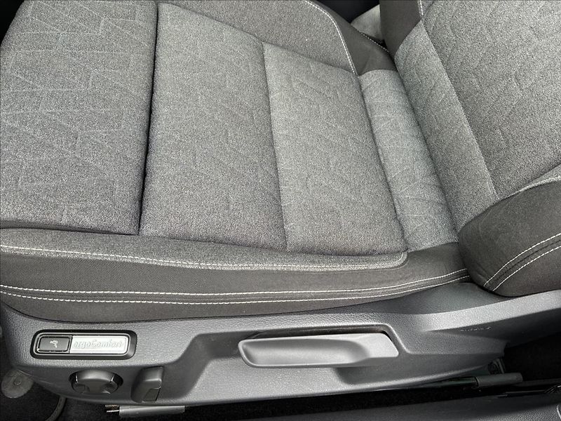 Volkswagen Passat 2,0 PANORAMA,WEBASTO,TAŽNÉ - fotka 11 z 28