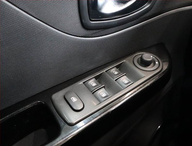 Renault Captur (2014) 0.9 TCe, Navi, Tempomat - fotka 17 z 18