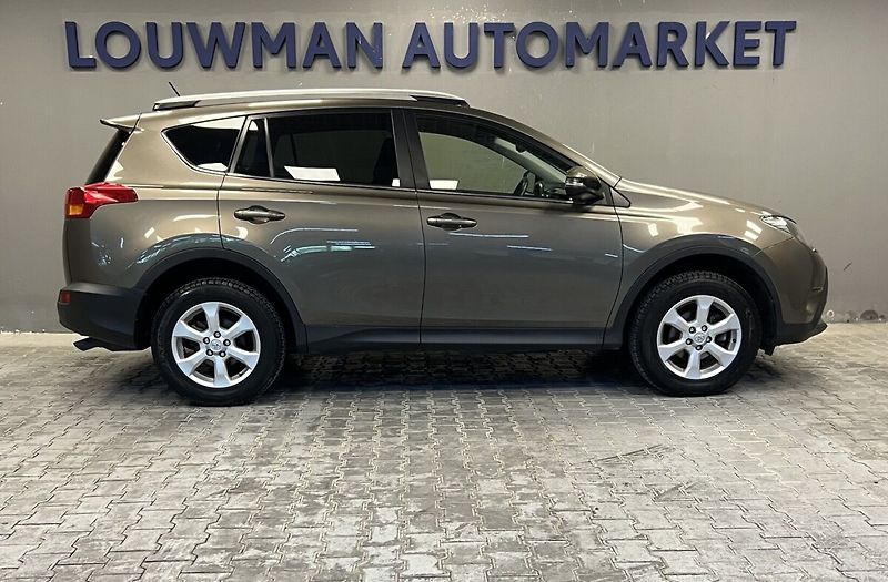 Toyota RAV4 2.2 AT D-CAT  ACTIVE DESIGN SM - fotka 15 z 15