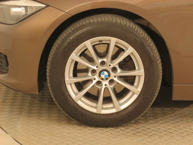 BMW Řada 3 (2013) 320 d, Navi, Tempomat - fotka 15 z 17