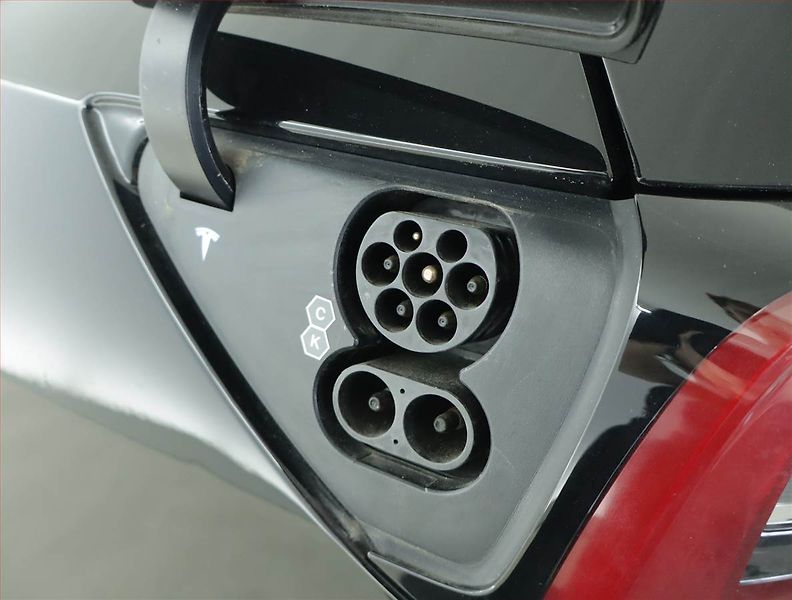 Tesla Model Y (2022) Long Range AWD 79kWh, SoH 89% - fotka 19 z 19