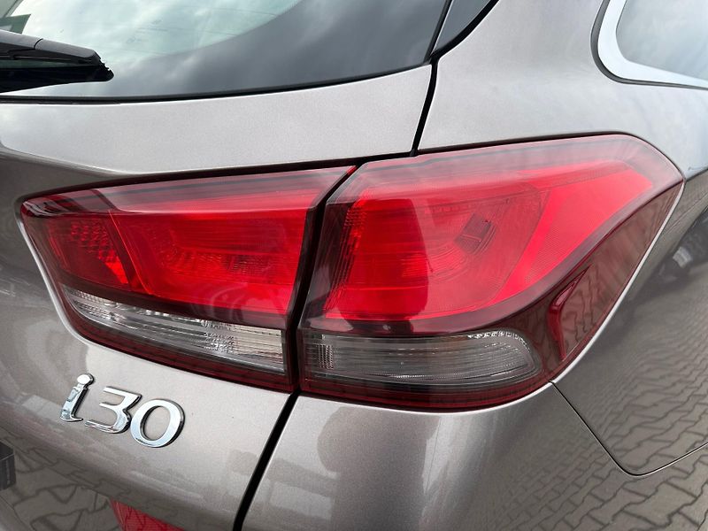 Hyundai i30 (2021) 1,5 T-GDi 117 kW SMART DCT - fotka 12 z 24