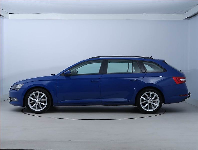 Škoda Superb (2019) 2.0 TDI, Park. senzory - fotka 3 z 16