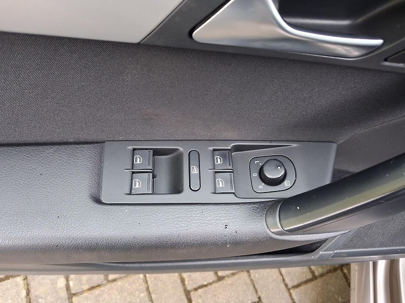 Volkswagen Passat (2011) 1,4TSi NAVI VYHŘ.SED, 2x KOLA - fotka 11 z 38