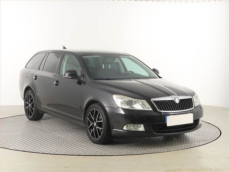 Škoda Octavia (2010) Ambiente 2.0 TDI, Xenony - fotografie inzerátu