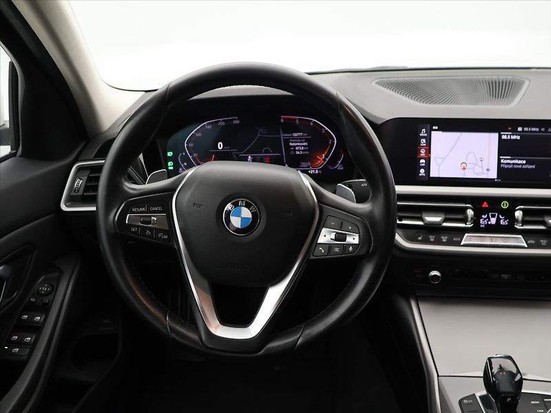 BMW Řada 3 2,0 320d 140 kW xDrive ADVANTA - fotka 12 z 28