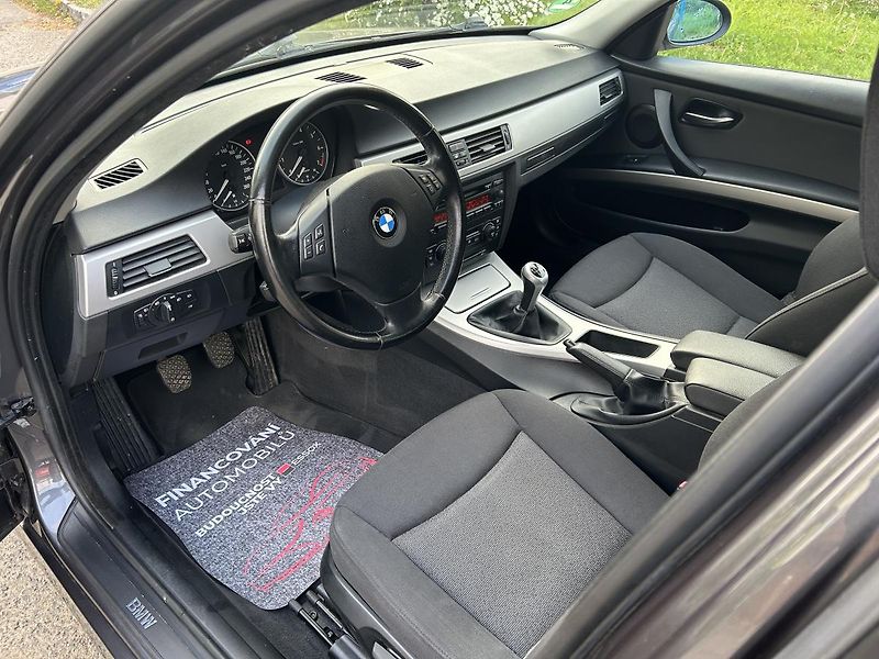 BMW Řada 3 320i  - fotka 25 z 51