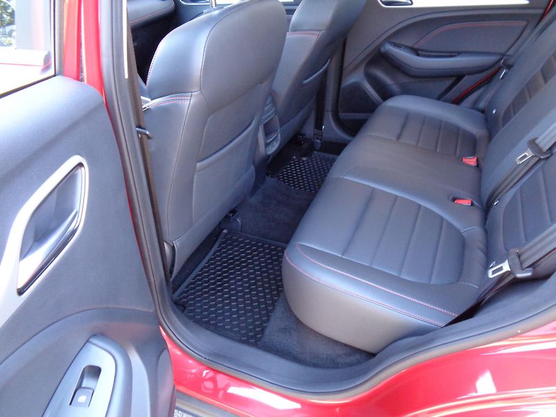 MG ZS 1,0i 111 PS,AT,Excl,MÁLO KM! - fotka 25 z 31