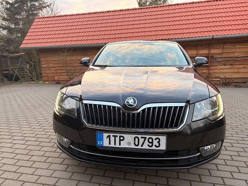Škoda Superb 2.0 /125kW - fotka 9 z 13