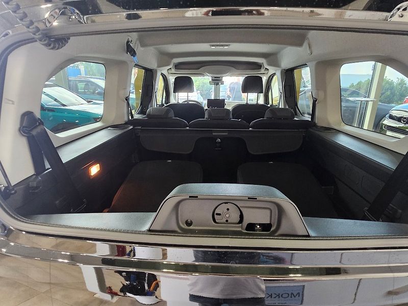 Opel Combo (2026) Elegance Plus XL AT8- 7 míst - fotka 17 z 24