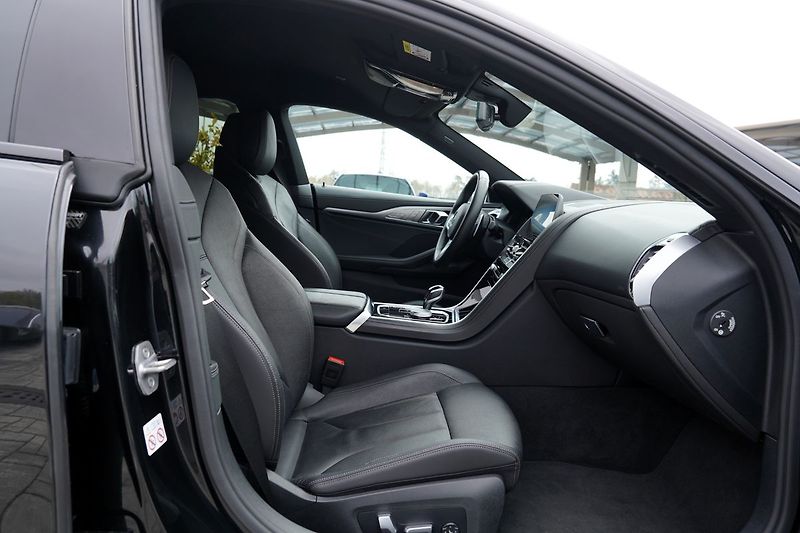 BMW Řada 8 840i Gran Coupe/Led/340 PS - fotka 25 z 49