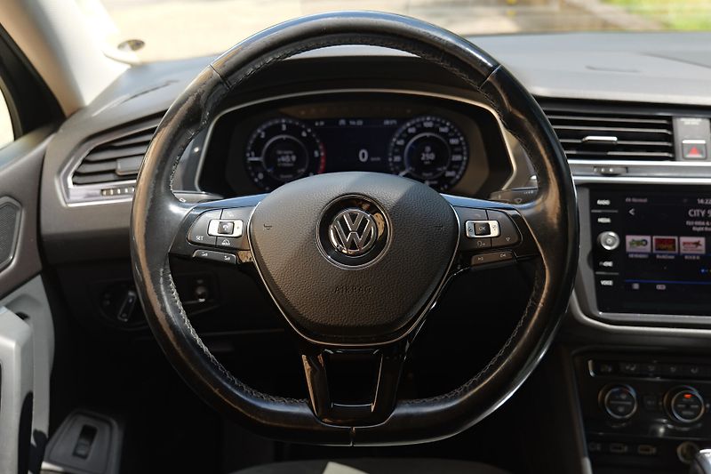 Volkswagen Tiguan Allspace TDI 4x4 DSG 360 HUD Matrix Taž - fotka 19 z 42