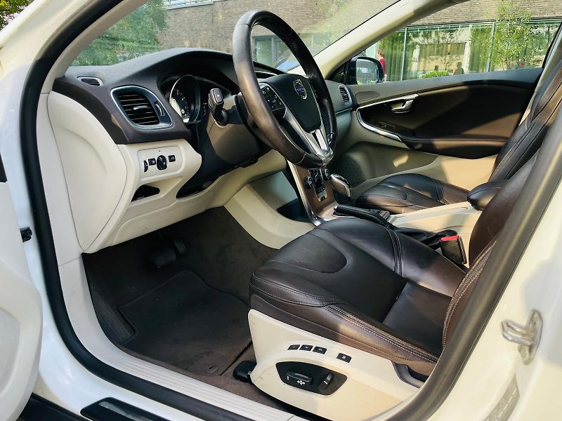 Volvo V40 2.0i AUT 1MAJITEL CROSS COUNTR - fotka 26 z 49