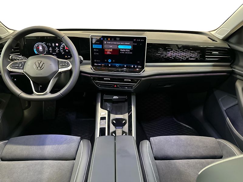 Volkswagen Passat Elegance 2,0 TDI 110 kW - fotka 10 z 25