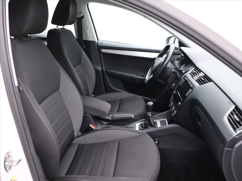 Škoda Octavia 1,6 TDI 85kW CZ Ambition DPH - fotka 12 z 30