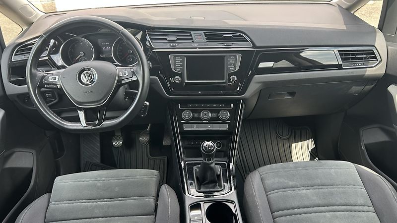 Volkswagen Touran (2018) 1,4TSI 110KW 7MÍST TOP!!!!! - fotka 10 z 19