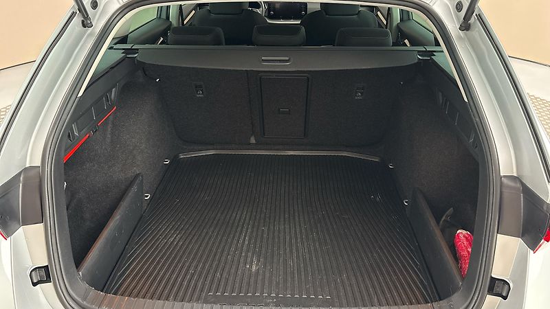 Škoda Octavia 2.0 TDI Ambition Combi - fotka 17 z 24