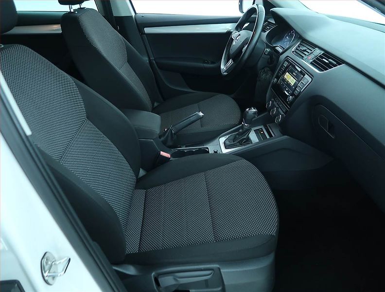 Škoda Octavia (2015) Ambition 1.6 TDI, Automat - fotka 9 z 17
