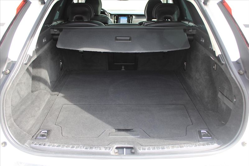 Volvo V90 2.0 B5 173kW AWD INSCRIPTION - fotka 12 z 30