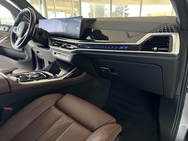 BMW X7 40d xDrive*M-SPORT*REZERVACE! - fotka 13 z 57