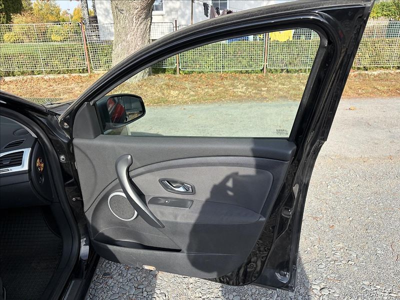 Renault Mégane 1,9 DCi 96kW  Tempomat,Senzory - fotka 21 z 40