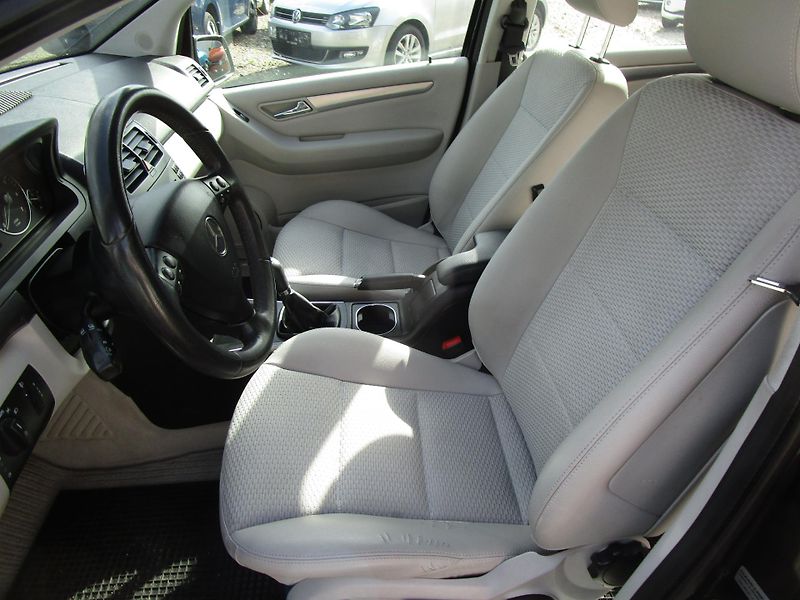 Mercedes-Benz Třídy A (2011) 1,7i-85KW-NOVÁ STK+OLEJ - fotka 8 z 13