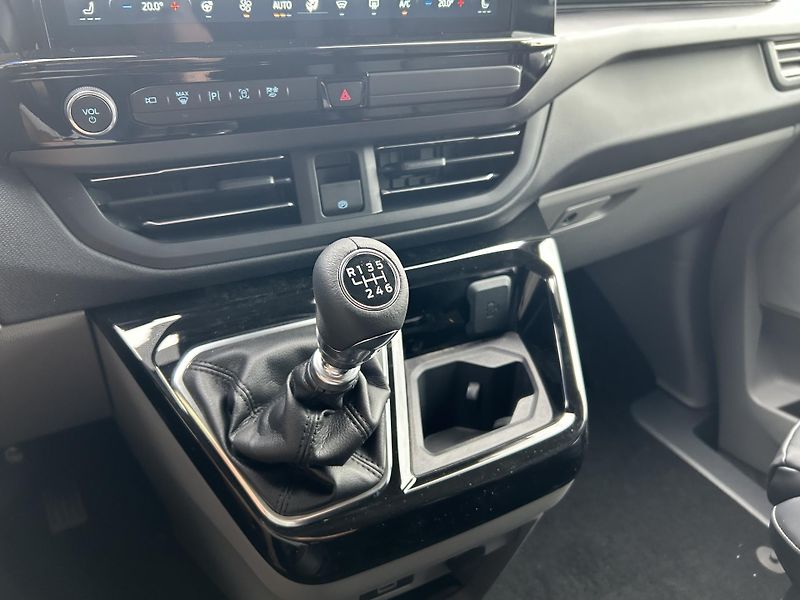 Ford Tourneo Custom Titanium L2 2.0 EcoBlue 110 kW - fotka 35 z 36