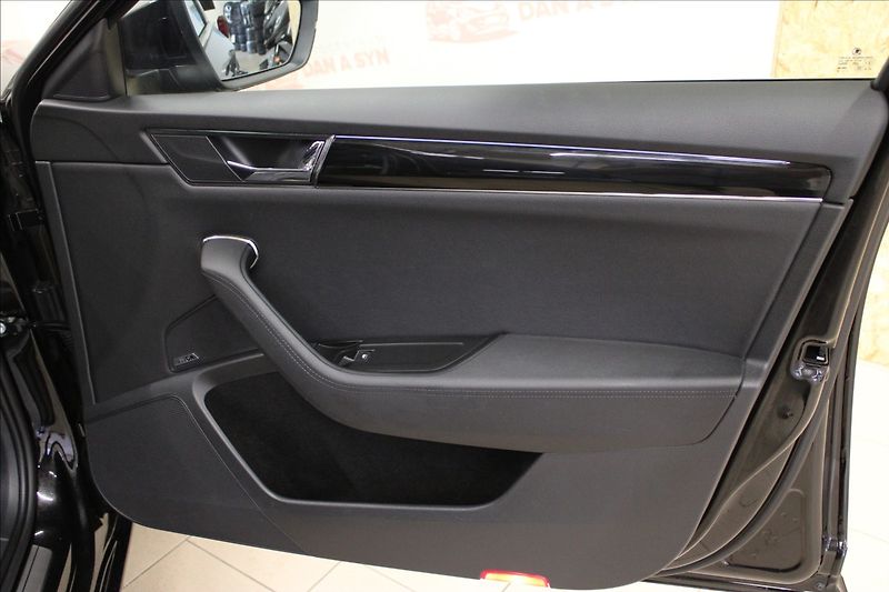 Škoda Superb 1,4 TSI IV L&K 1.majitel CZ - fotka 11 z 27