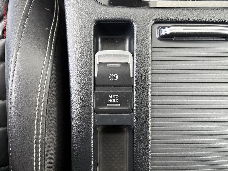 Volkswagen Passat (2017) 2.0 TSi, R-Line, DSG, panor - fotka 18 z 18