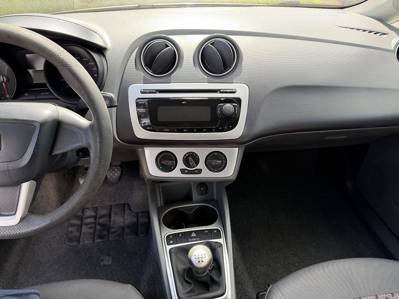 Seat Ibiza 1.4i - fotka 16 z 22