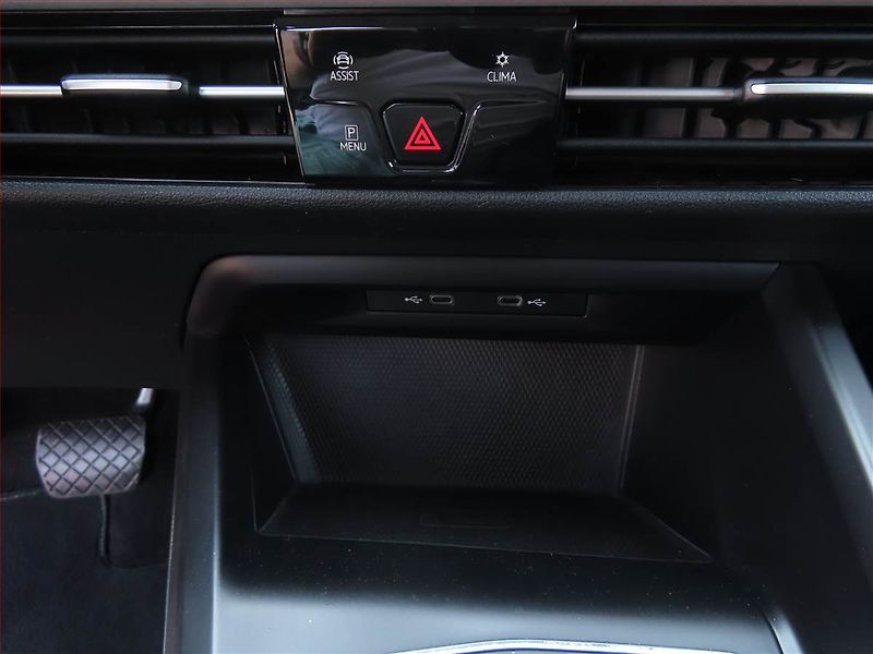 Volkswagen Golf (2022) Life 2.0 TDI, Automat - fotka 22 z 24