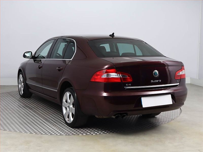 Škoda Superb (2010) Elegance 1.8 TSI, 4X4 - fotka 4 z 19