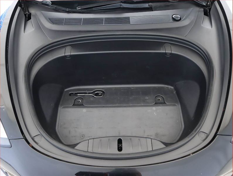 Tesla Model 3 (2019) Std Range Plus 52kWh, SoH 80% - fotka 16 z 25
