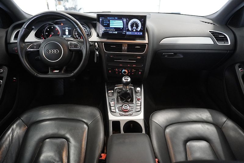 Audi A4 2,0 TDI S-LINE - fotka 21 z 30