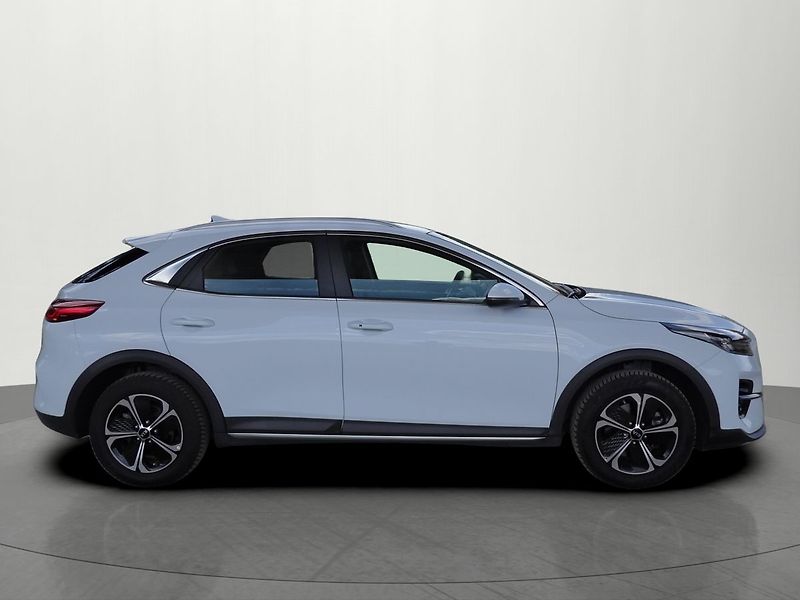 Kia Ceed 1.6GDI PHEV Comfort Tažné - fotka 5 z 36