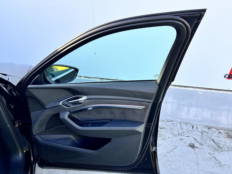 Audi e-tron (2021) 50 Quattro S-Line rezervace - fotka 15 z 38