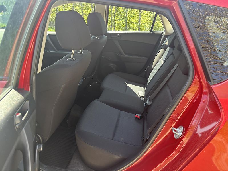 Mazda 3 1.6 CE - fotka 17 z 27