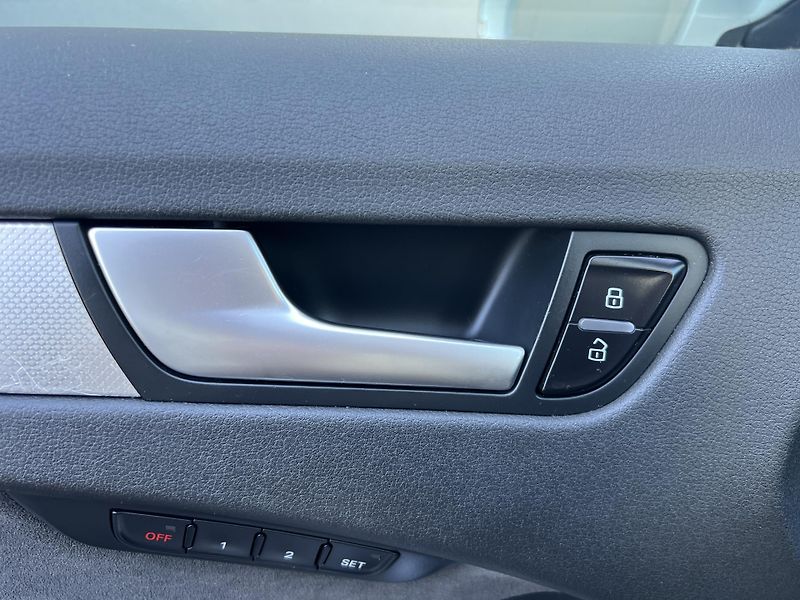 Audi A4 Avant 3.0TDi V6 180kw QUATTRO S-LINE - fotka 13 z 44