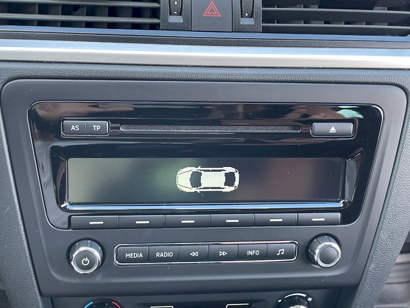 Škoda Rapid (2015) 1.2 TSI 63kW Spaceback Edition - fotka 11 z 27