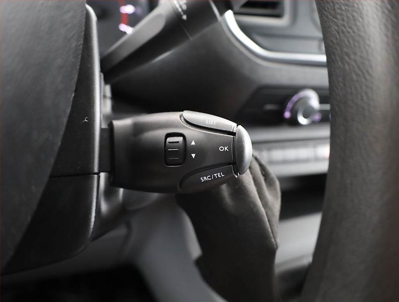Peugeot Expert (2019) 2.0 BlueHDi, Bus, 8Míst, ČR - fotka 15 z 18