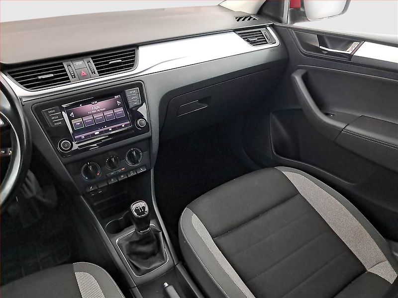 Škoda Rapid (2017) 1.0 TSI, Park. senzory - fotka 8 z 14