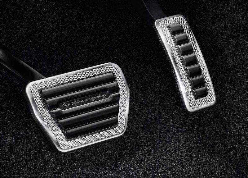 Range Rover SVAutobiography.